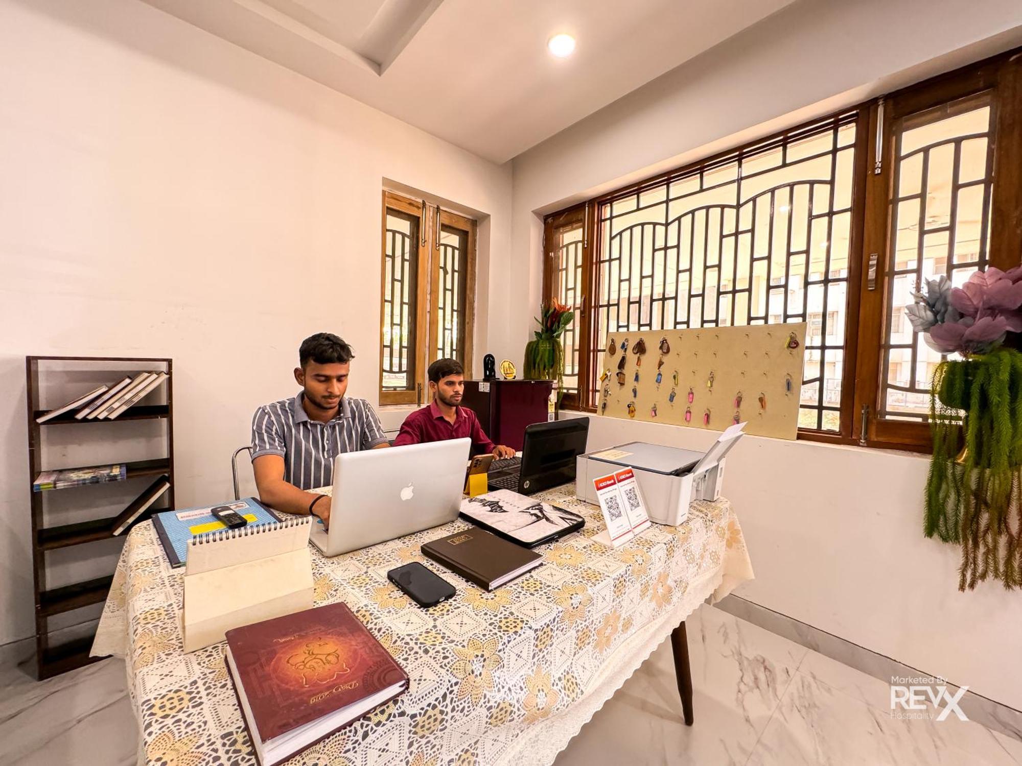 Guru Sadan A Luxe Stay Ayodhya Exterior foto
